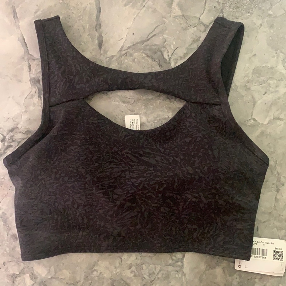 NWT 🤍 Lululemon Everlux cut-out training Bra
